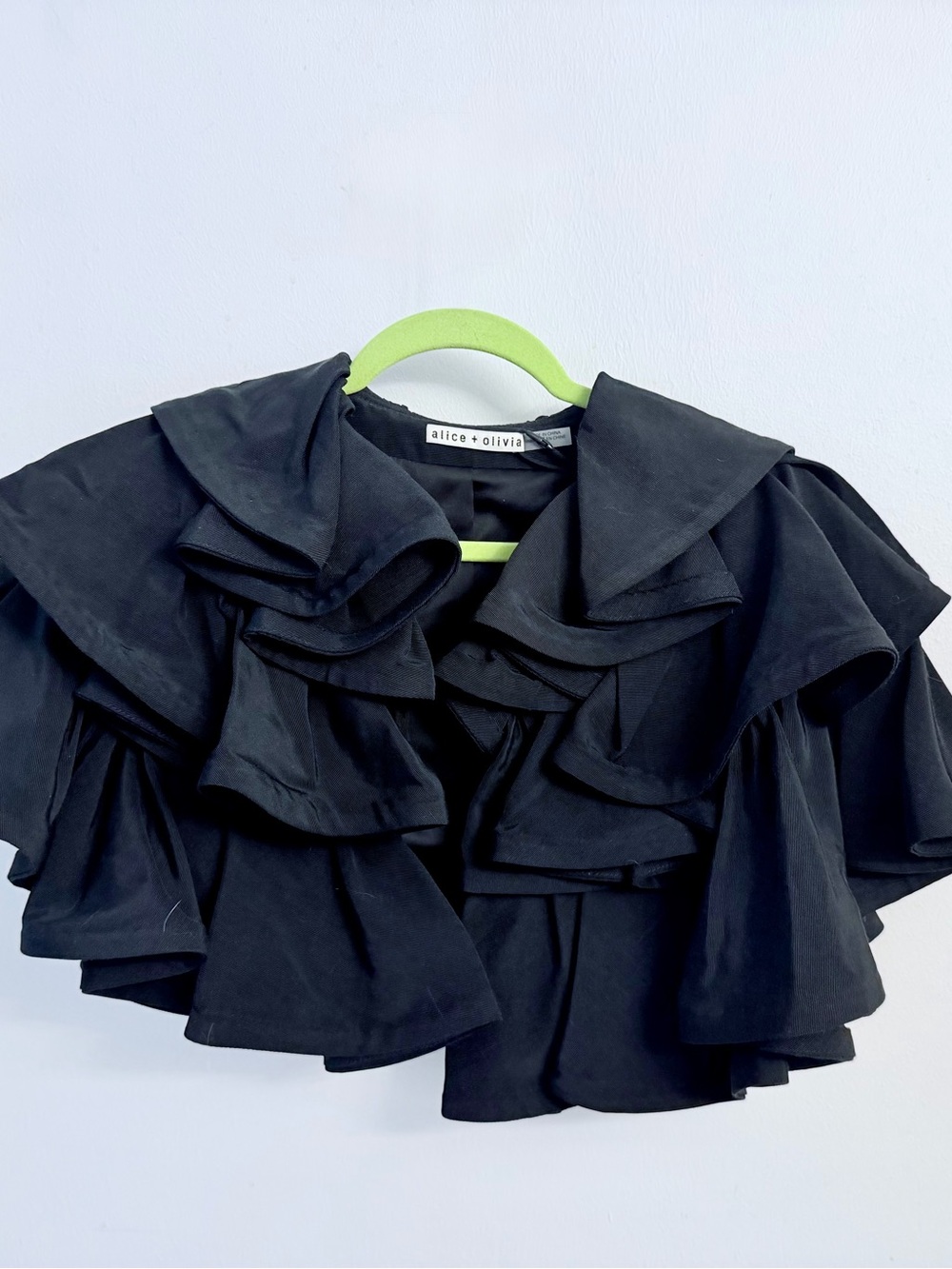 Alice + Olivia Black Ruffle-Shoulder Aly Caplet (not including corset) - Picture 6 of 9